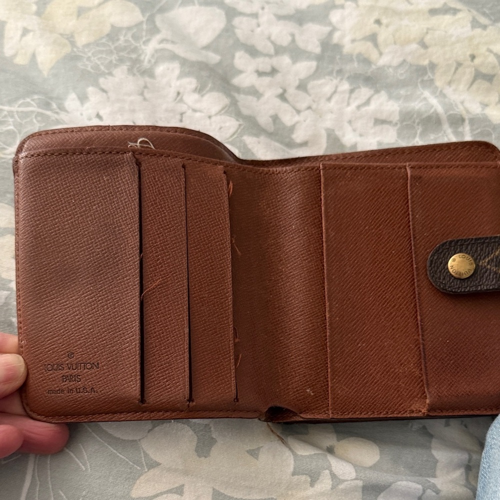 Vintage Authentic Louis Vuitton Dark Brown Monogram Wallet - Picture 2 of 10